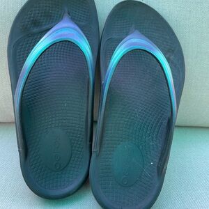 OOFOS Women’s Sandal, OOhlala Luxe
